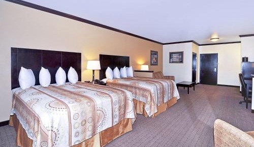 Queen Suite with Two Queen Beds and Sofa Bed - Non-Smoking