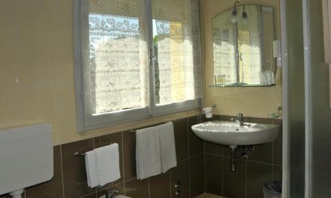 Family Room (2 Adults + 2 Children)