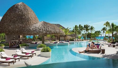 Preferred Club Jr. Suite Tropical View with king size bed