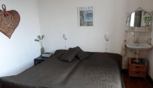 Standard Twin Room with Shared Bathroom