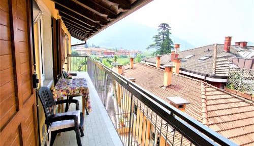 Apartment with Mountain View