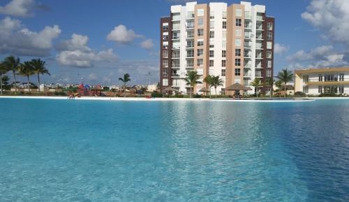 Apartment with Pool View 