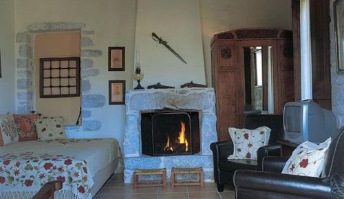 One-Bedroom Apartment (2 Adults + 2 Children)