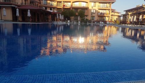 Apartment with Pool View 