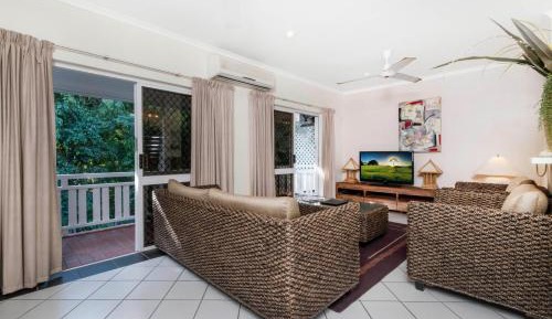 One-Bedroom Apartment with Garden View