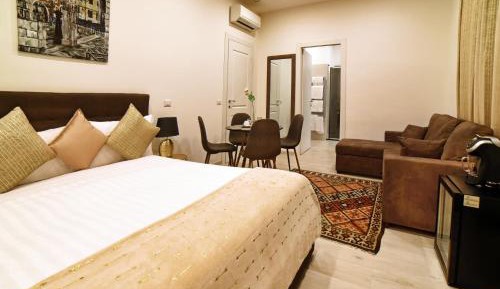 Queen Suite with Spa Bath