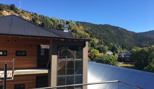 Apartment with Mountain View
