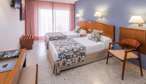 Twin Room with Extra Bed and Balcony (2 Adults + 1 Child)