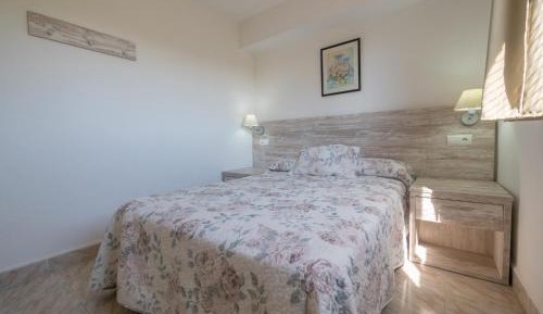 Studio (3-4 adults)