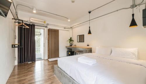 Standard Queen Room