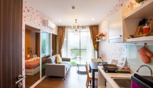 Suite with Mountain View