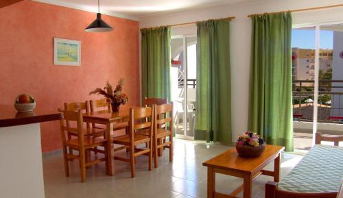 Two-Bedroom Apartment (4-6 Adults)
