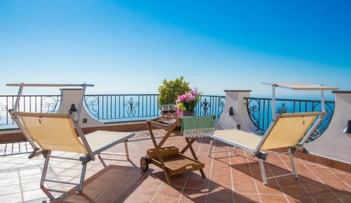 Two-Bedroom Apartment with Balcony and Sea View