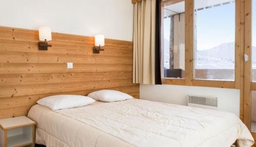 Select One-Bedroom Apartment (7 People)
