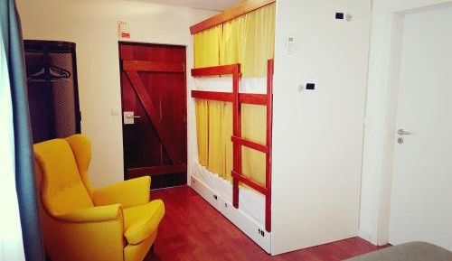 Quadruple Room with Private Bathroom