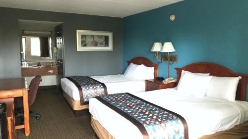 Queen Room with Two Queen Beds - Smoking