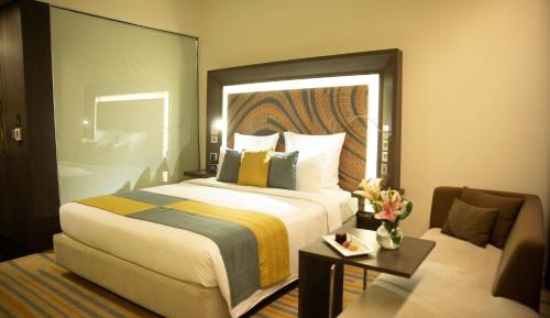 Superior King Room -  - Enjoy Unlimited drinks between 6-8 PM (House Brands only), Snacks (Chef’s Special), Choice of Cocktails/Mocktails at an additional cost of INR 2200 + tax per person