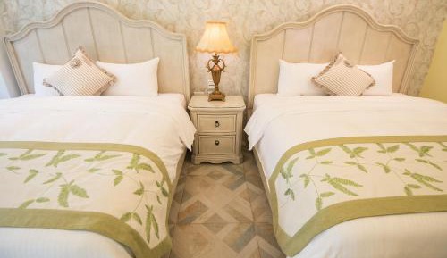 Quadruple Room with Private Bathroom