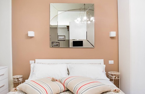 Historical Center Apartment | Casa Cirella curatissimo appartamento in un palazzo storico del centro città