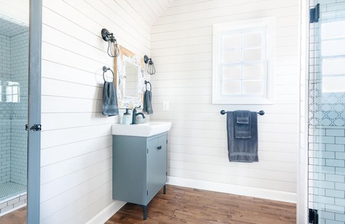 East Side Cabin | The Grant Park Farmhouse- Authentic Southern Charm