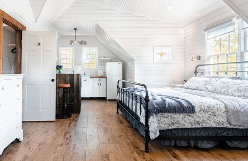 East Side Cabin | The Grant Park Farmhouse- Authentic Southern Charm
