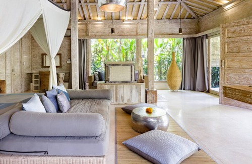 Penestanan Hotel | Indoor-Outdoor Living in a Unique and Relaxing Villa