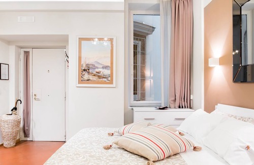 Historical Center Apartment | Casa Cirella curatissimo appartamento in un palazzo storico del centro città