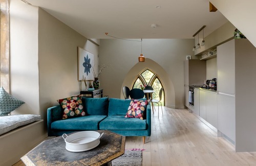 Chipping Norton Apartment | Ultramodern Loft in a Renovated Church in the Cotswolds