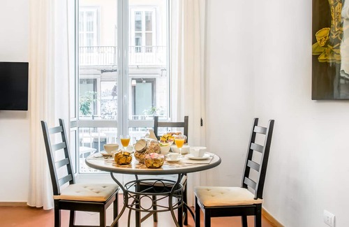 Historical Center Apartment | Casa Cirella curatissimo appartamento in un palazzo storico del centro città