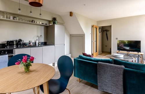 Chipping Norton Apartment | Ultramodern Loft in a Renovated Church in the Cotswolds