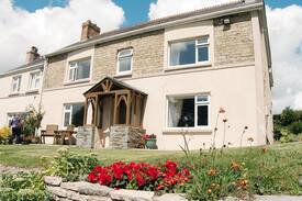 Newcastle Emlyn House | THE FARMHOUSE, family friendly in Newcastle Emlyn , Ref 958354