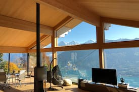 Beatenberg House | Beatenberg magic place&pool-red guest room