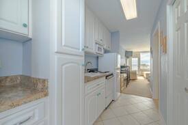 Bostwick Park Apartment | Beachfront condo with ocean views. Casa de Calma