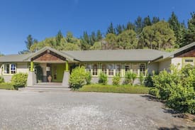 Halcombe House | Rolling Pines (Room 2)