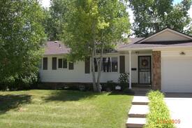 Hampden House | 2 bdrm lower level suite ~ bright, clean & quiet!