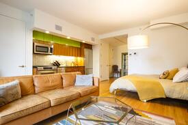 Williamsburg Apartment | Sunny Williamsburg Studio Overlooking the Park