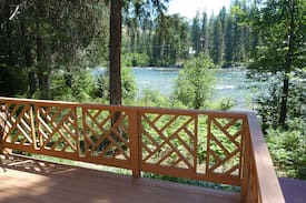 Leavenworth Cabin | A Seventh Heaven Riverfront Chalet Nirvana