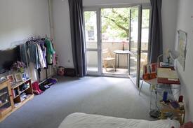 Friedrichshain-Kreuzberg Apartment | Bright Parkside Kreuzberg Hub