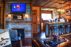Hayden Island Boat Rental | Rustic Floating Cabin On the Water!