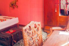 Svay Pao Hotel | Bric-à-Brac art stay Indochine room