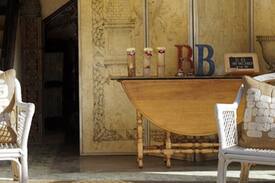 Svay Pao Hotel | Bric-à-Brac art stay Indochine room