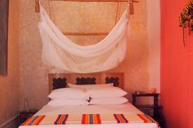 Svay Pao Hotel | Bric-à-Brac art stay Indochine room