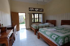 Ubud City-Centre House | Budi Shady Gully Guest House~Breakfast~Free Wifi