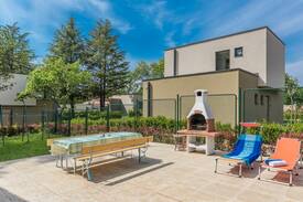 Mali Maj Apartment | Apartment House Materada / Pet Friendly Apartment Materada 2 located on a fenced plot