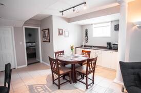 Wasaga Beach Bed & Breakfast | Casa Wasaga B&B (Roma Suite)
