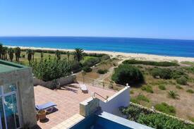 Atlanterra Villa | Villa única en frente de la Playa de los Alemanes