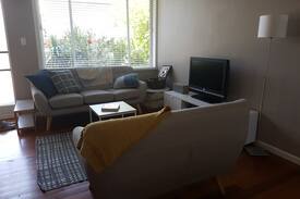 Clifton Hill Apartment | Spacious light-filled apartment in Clifton Hill