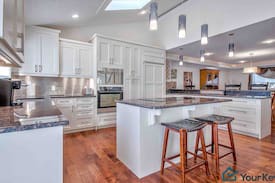Chestermere House | LAKE FRONT RETREAT- private dock, fire pit & more!