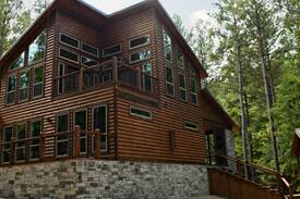 Pickens Cabin | 5+ Bedroom Modern Farmhouse Cabin - Aspen Creek Lodge is a relaxing retreat tucked away in the Towering Pines of Timber Creek Trails.