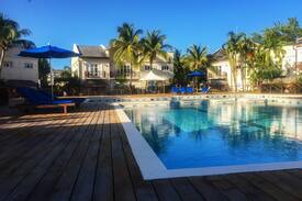 Cas En Bas Apartment | ★ Chez Kalabash ★ 2min Walk To Beach | Pool | Golf